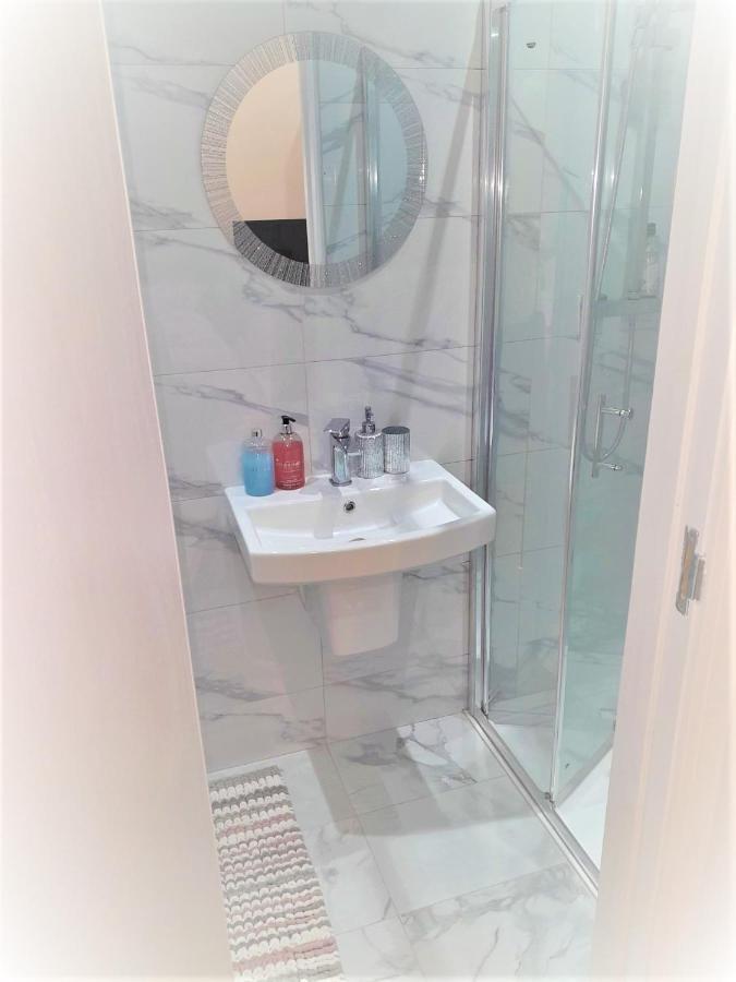 Grand Bleu - London - Next To Piccadilly Line Tube Station & Brand New Facilities酒店 外观 照片