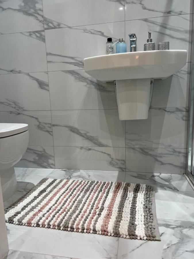 Grand Bleu - London - Next To Piccadilly Line Tube Station & Brand New Facilities酒店 外观 照片