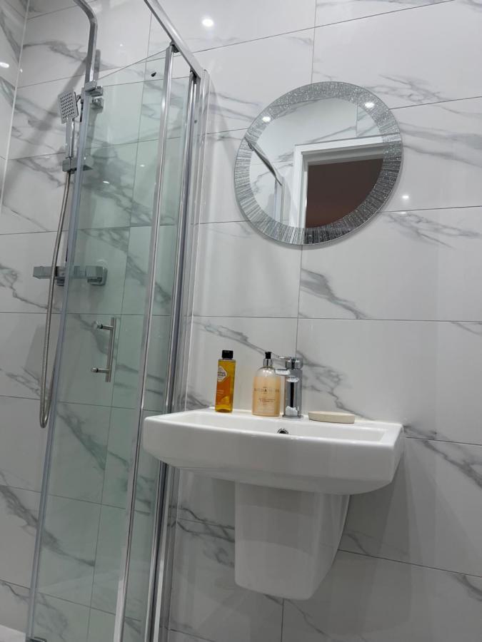 Grand Bleu - London - Next To Piccadilly Line Tube Station & Brand New Facilities酒店 外观 照片