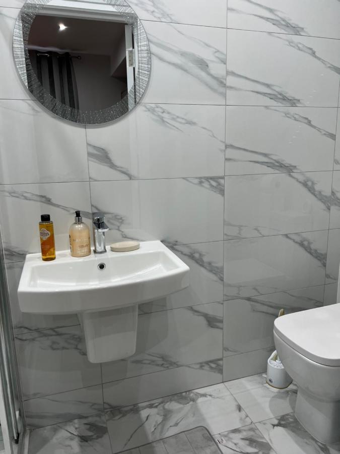 Grand Bleu - London - Next To Piccadilly Line Tube Station & Brand New Facilities酒店 外观 照片