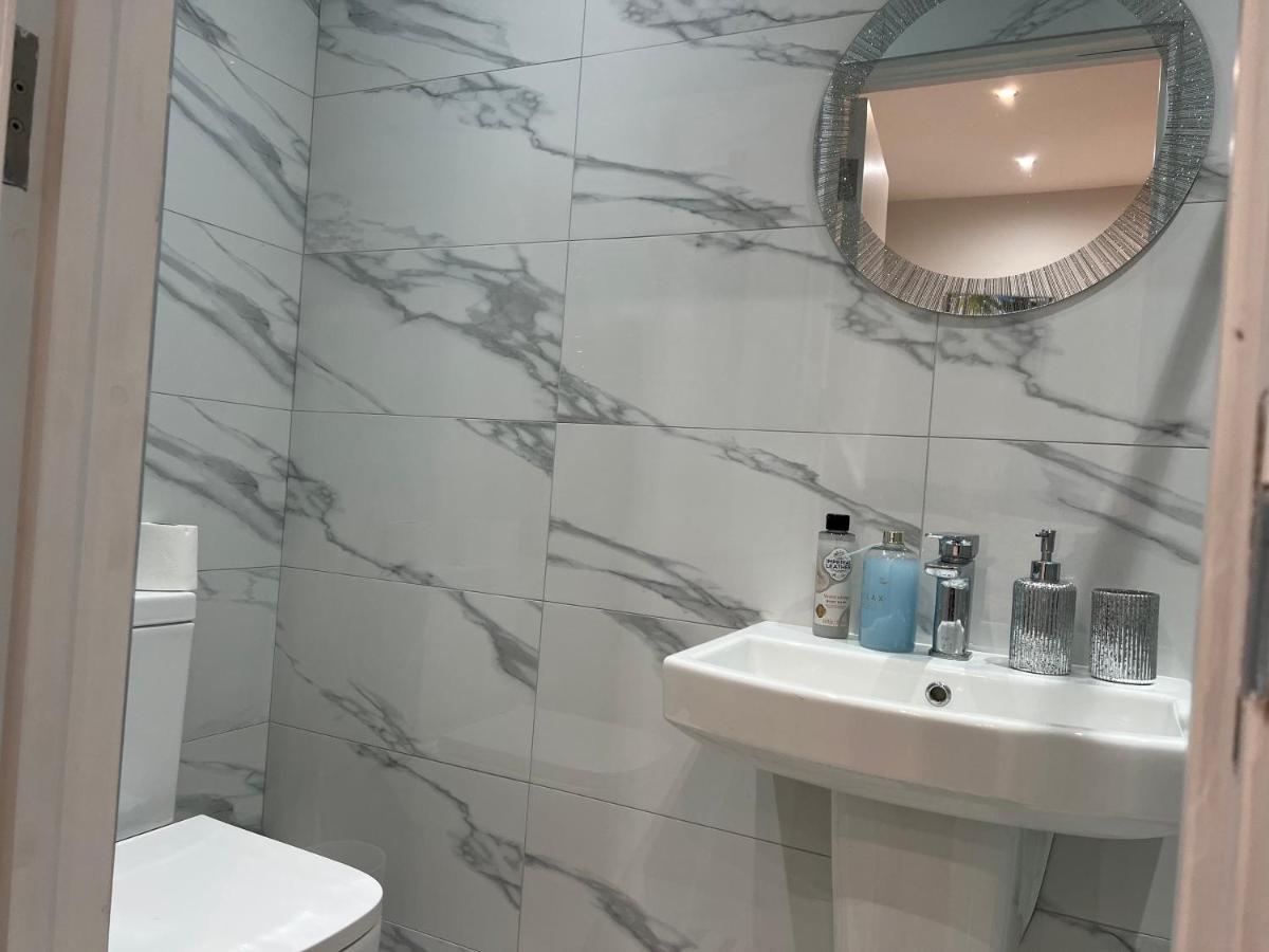 Grand Bleu - London - Next To Piccadilly Line Tube Station & Brand New Facilities酒店 外观 照片