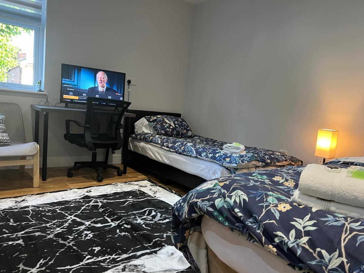 Grand Bleu - London - Next To Piccadilly Line Tube Station & Brand New Facilities酒店 外观 照片